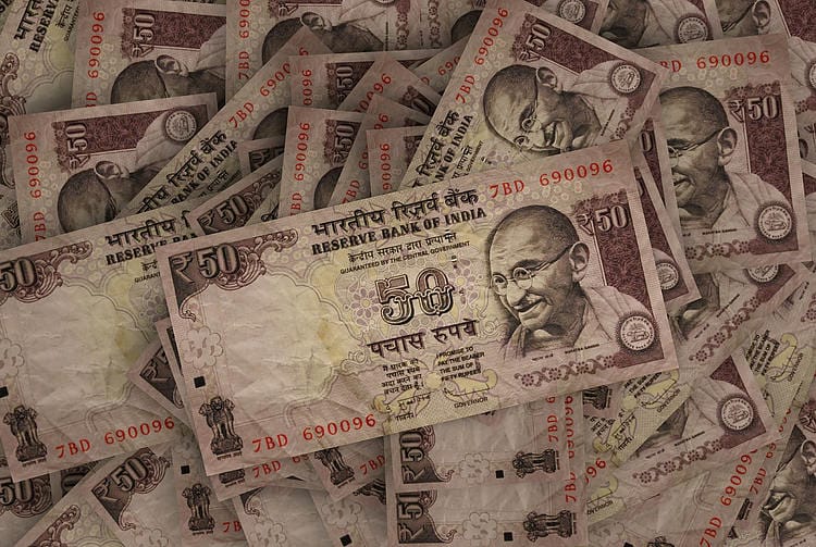 USD/INR se fortalece mientras las preocupaciones sobre el crecimiento económico arrastran a la Rupia india a un nivel cercano al mínimo histórico