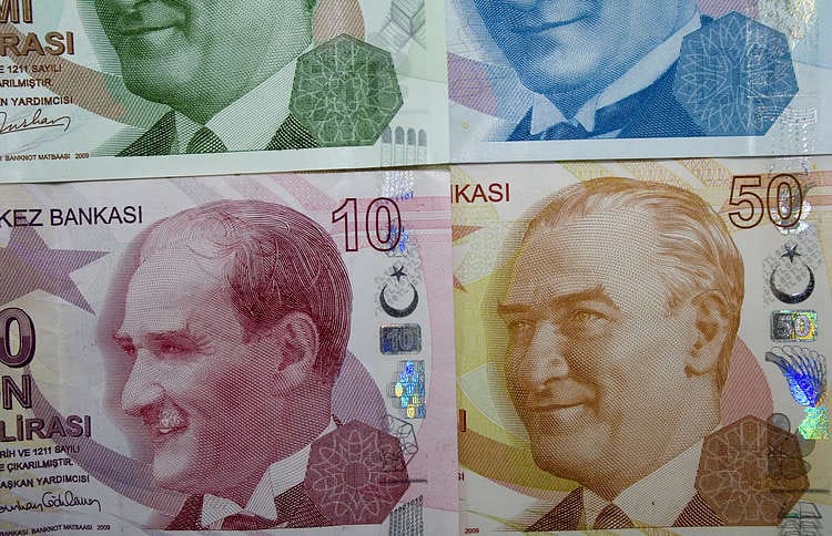 USD/TRY cae por debajo de 8.00 a mínimos de casi tres semanas