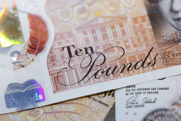 GBP/USD sube a máximos de una semana por encima del nivel de 1.3050
