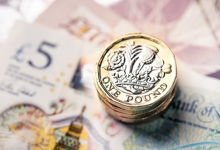 GBP/USD empuja contra 1.3200 en medio de informes optimistas sobre la vacuna COVID-19