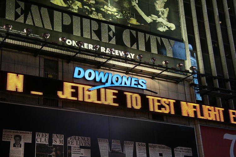 El índice S&P 500 abre modestamente al alza, con la mirada puesta en las noticias de infraestructura