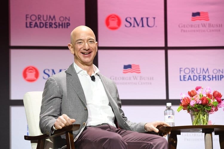 Amazon (AMZN) opera en terreno negativo a una semana de publicar su reporte de ganancias
