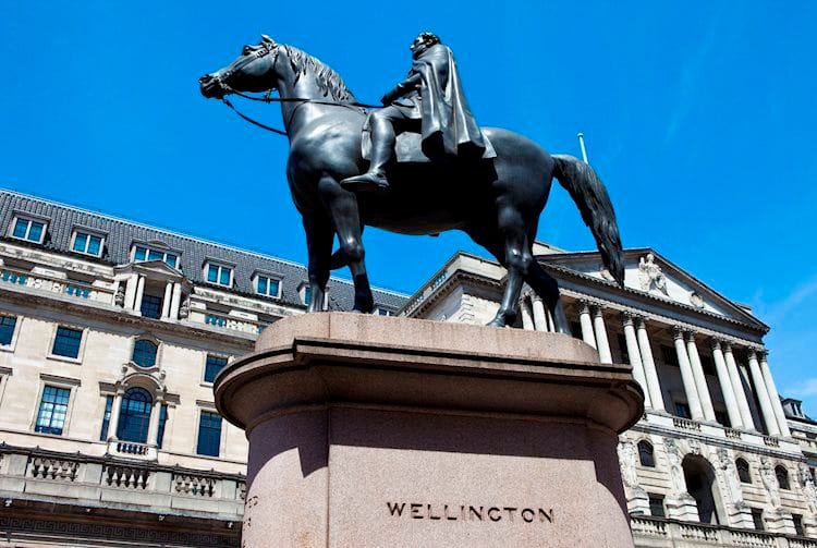 El Banco de Inglaterra interviene y calma a los mercados