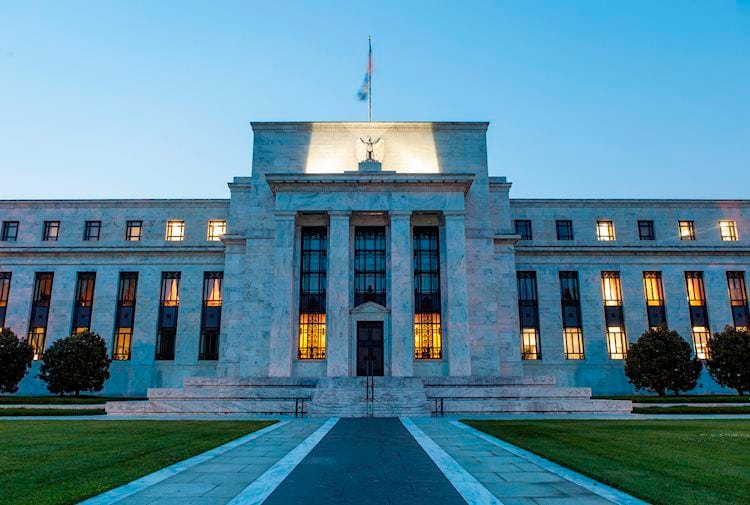 Fed: Brainard dice que el nuevo enfoque de política monetaria evita la necesidad de hacer ajustes preventivos