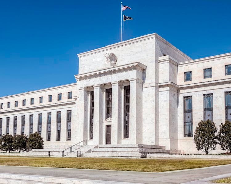 Discurso de Powell: Las subidas de tasas de la Fed no harán bajar los precios de la gasolina o de los alimentos