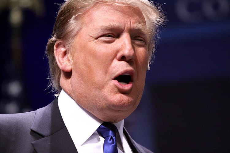Trump aún no ha decidido revertir los aranceles sobre China, aunque dice que si hay acuerdo se firmará en EE.UU.