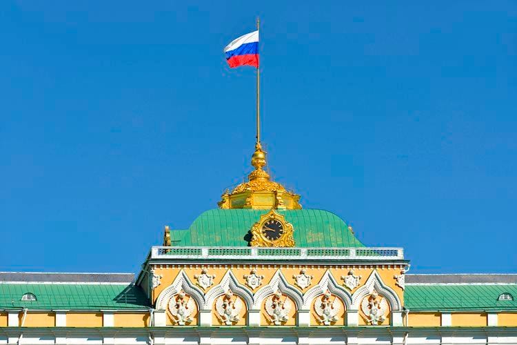 USD/RUB se dispara a máximos semanales cerca de 61.70 después de que renuncia Medvedev