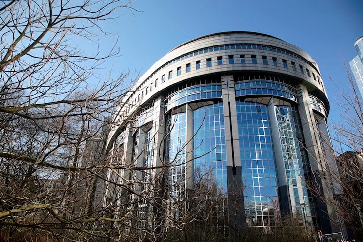 Eurozona: PMI manufacturero preliminar cae inesperadamente a 43.4 en septiembre frente a los 44.0 esperados