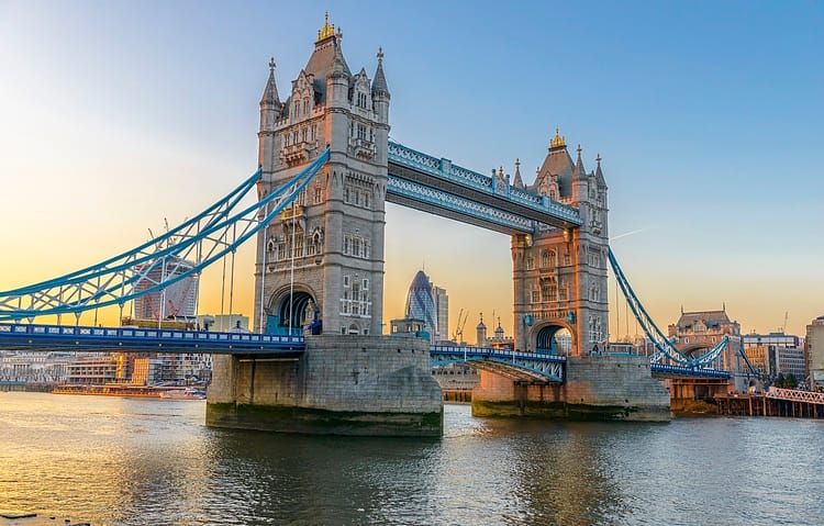 Reino Unido: No seguiremos adelante con el plan de eliminar la tasa del 45% del impuesto sobre la renta – Kwasi Kwarteng