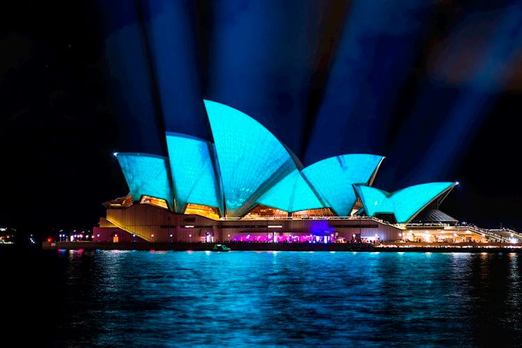El superávit comercial de Australia se reduce a 5.589 millones mensual en junio frente a los 5.000 millones esperados