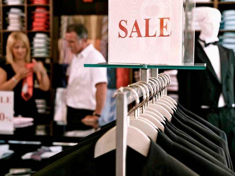 Las ventas minoristas de EE.UU. se desplomaron en diciembre después de un año de aumento de la inflación