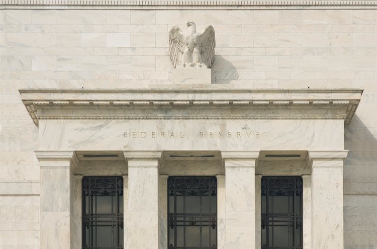 Forex Hoy - Sesión asiática: Discursos de la Fed y datos ponen a la economía de EE.UU. en el centro del debate