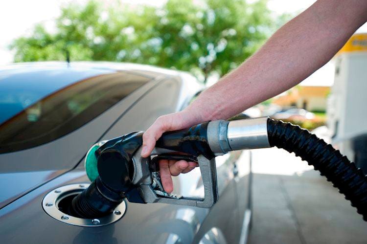 WTI se aferra a modestas ganancias intradía cerca de máximos de varios días, justo por debajo del nivel de 82,00 $