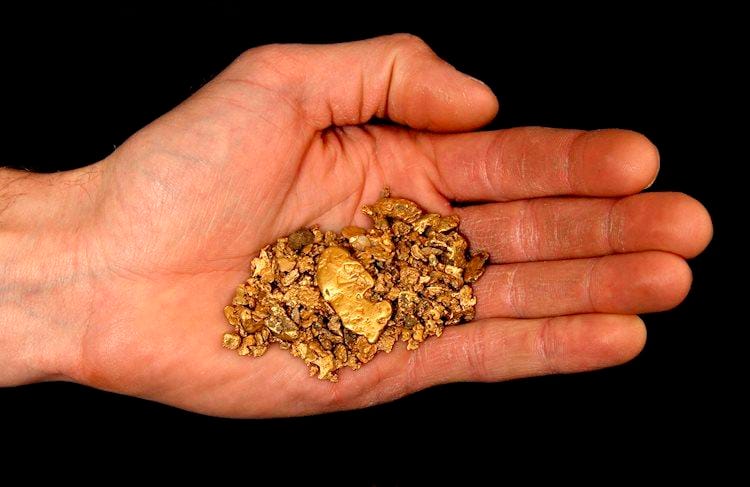 Oro corrige desde los máximos de 2 semanas, retrocede cerca del nivel de 1.600$