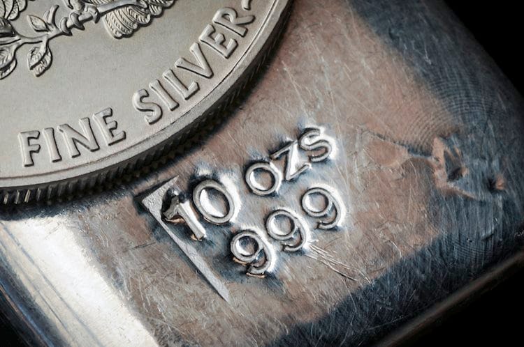 Plata pone freno a su recuperación y volvería a buscar niveles menores en 14.00$