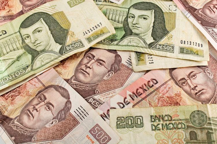 USD/MXN alcanza máximos en cuatro semanas sobre 20.30