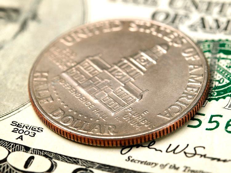 La plata se aleja bruscamente de los máximos, pero conserva el control en 24.00$