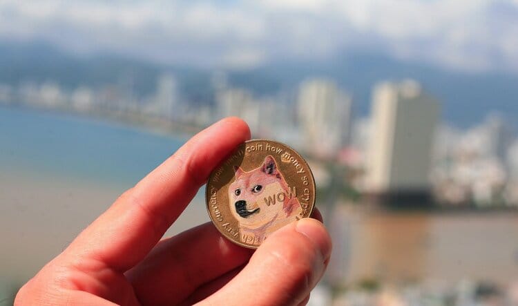 Predicción del precio de Dogecoin: ¿Podría DOGE volverse deflacionario después de un aumento del 100%? Elon Musk opina