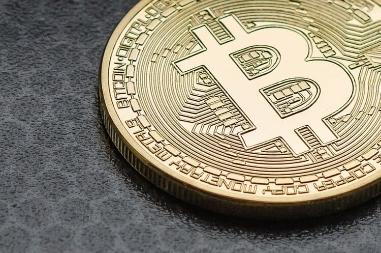 Las criptomonedas mantienen su descenso a pesar de las insinuaciones del presidente de la Fed sobre futuros recortes de tipos