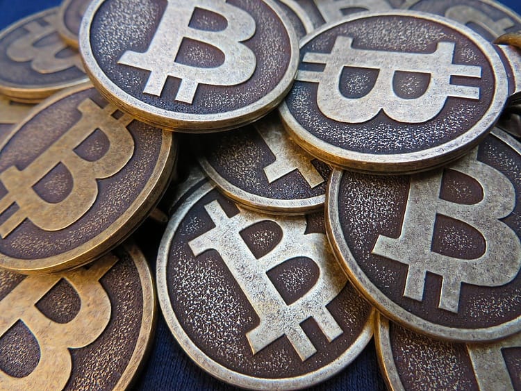 Pronóstico del Precio de Dogecoin: Los mineros se deshacen de 240 millones de dólares mientras DOGE se acerca a la zona de riesgo