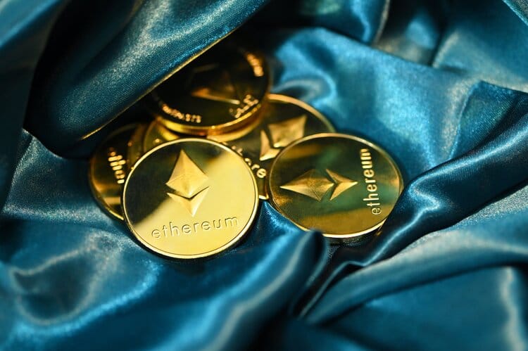 Pronóstico del Precio de Ethereum: El ETH podría ver una caída ya que los datos en cadena y de derivados dibujan un panorama bajista