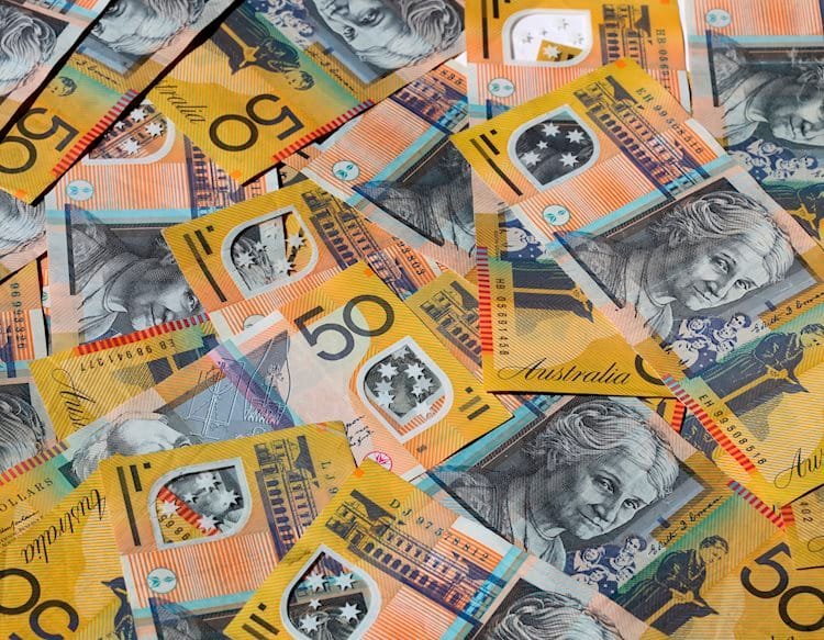 AUD/USD sube hacia 0.6820 ya que el foco permanece en el conflicto comercial entre Estados Unidos y China