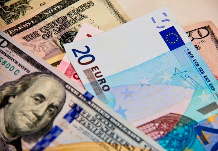 El EUR/USD sube ligeramente mientras los oradores de la Fed hablan de un recorte de tasas de interés para Navidad