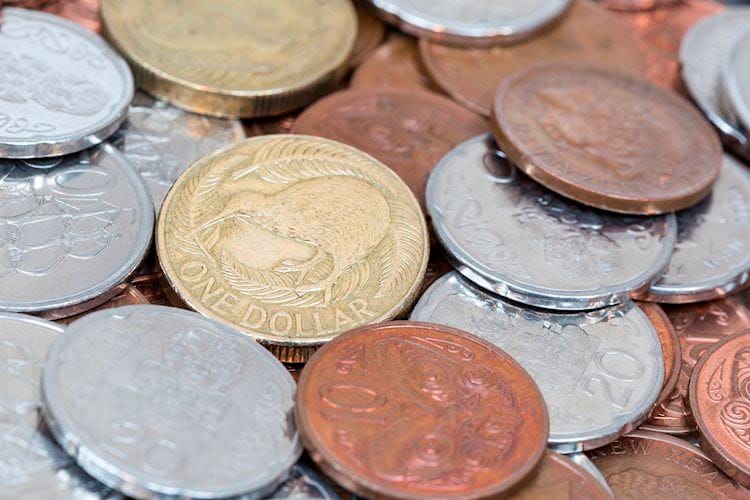 NZD/USD cae a mínimos de dos semanas cerca del nivel de 0.7120