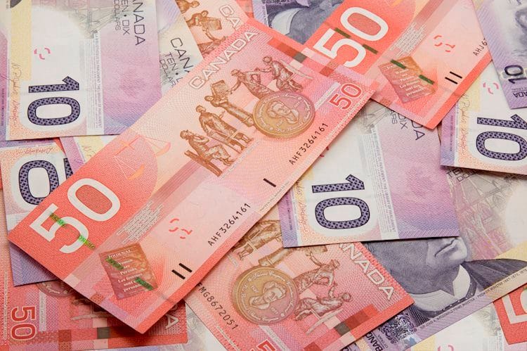 USD/CAD salta cerca de máximos de dos semanas por encima de 1.2400 antes del BoC