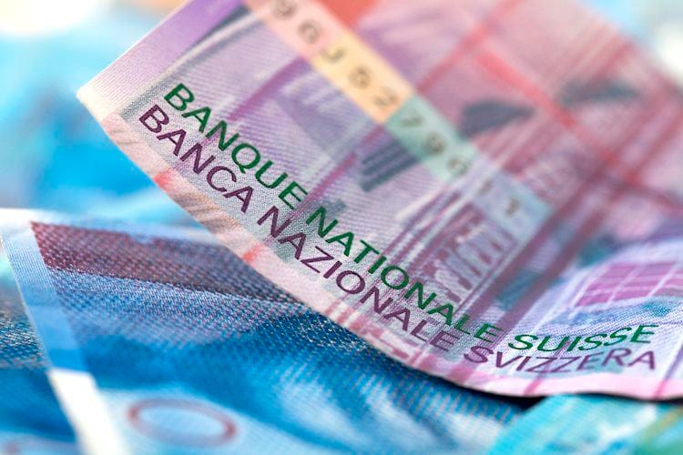 USD/CHF cae a nuevos mínimos de varias semanas cerca de 0.9000