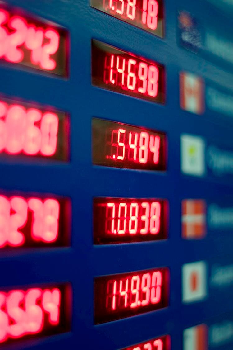 El índice S&P 500 abre al alza pero retrocede, Nasdaq se dispara por el aumento de las acciones tecnológicas