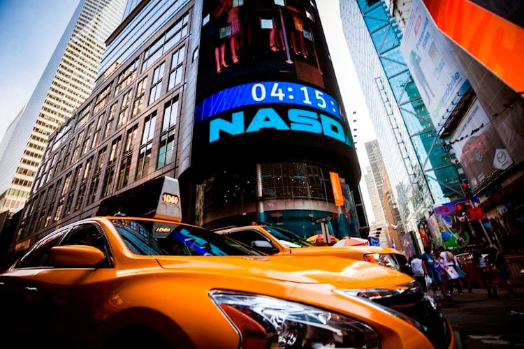Nasdaq 100 cotiza en terreno positivo impulsado por Crowd Strike Holdings y Constellation Energy